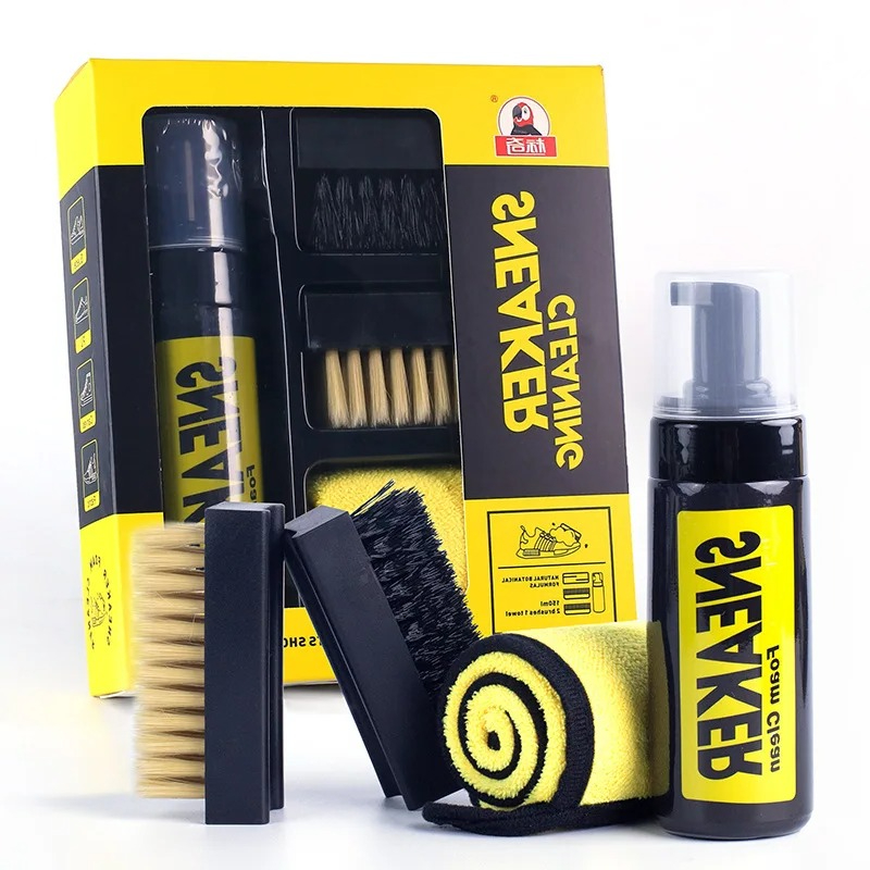 Sneaker Care White - 150ml水なしフォームスニーカークリーナーキット（ブラシとクロス付き）白い靴、スエードブーツ、ドライクリーニング用